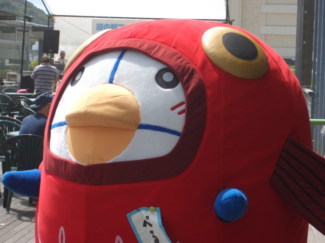 伊豆下田 ご当地ゆるキャラ ぺるりん 金目鯛の着ぐるみを着るの巻